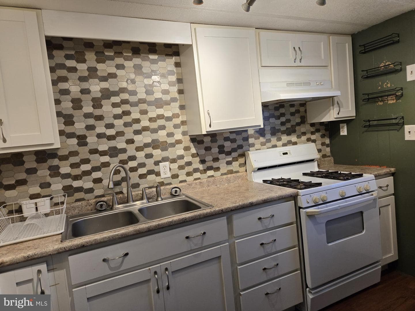 10750 Mapleton Road photo 16