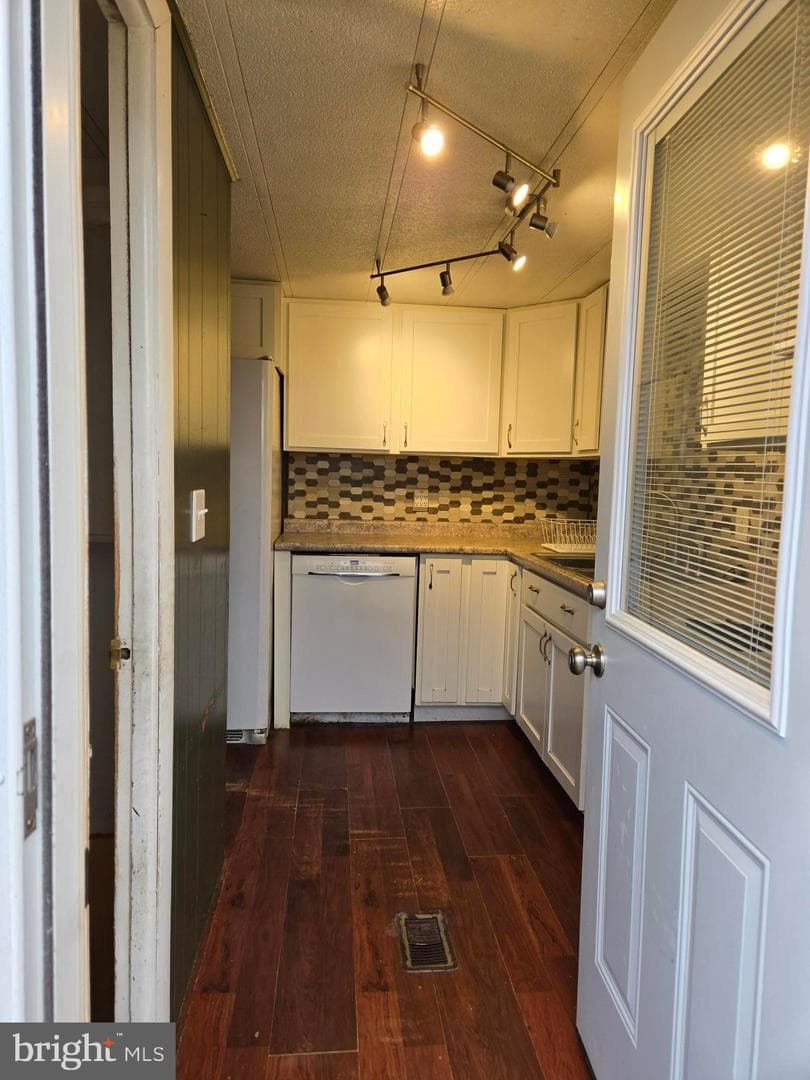 10750 Mapleton Road photo 17