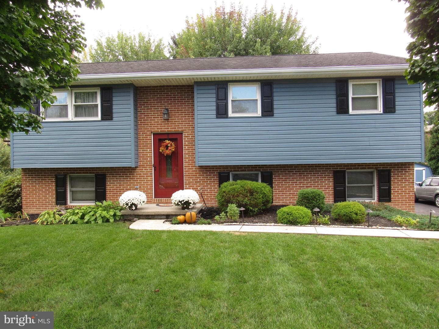 132 Jameslee Drive photo 1