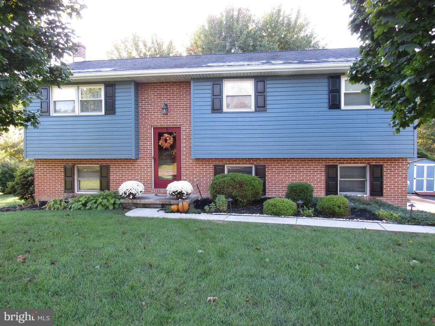 132 Jameslee Drive photo 2