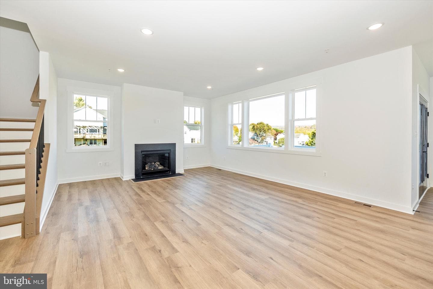 1383 Shannon Drive S photo 24