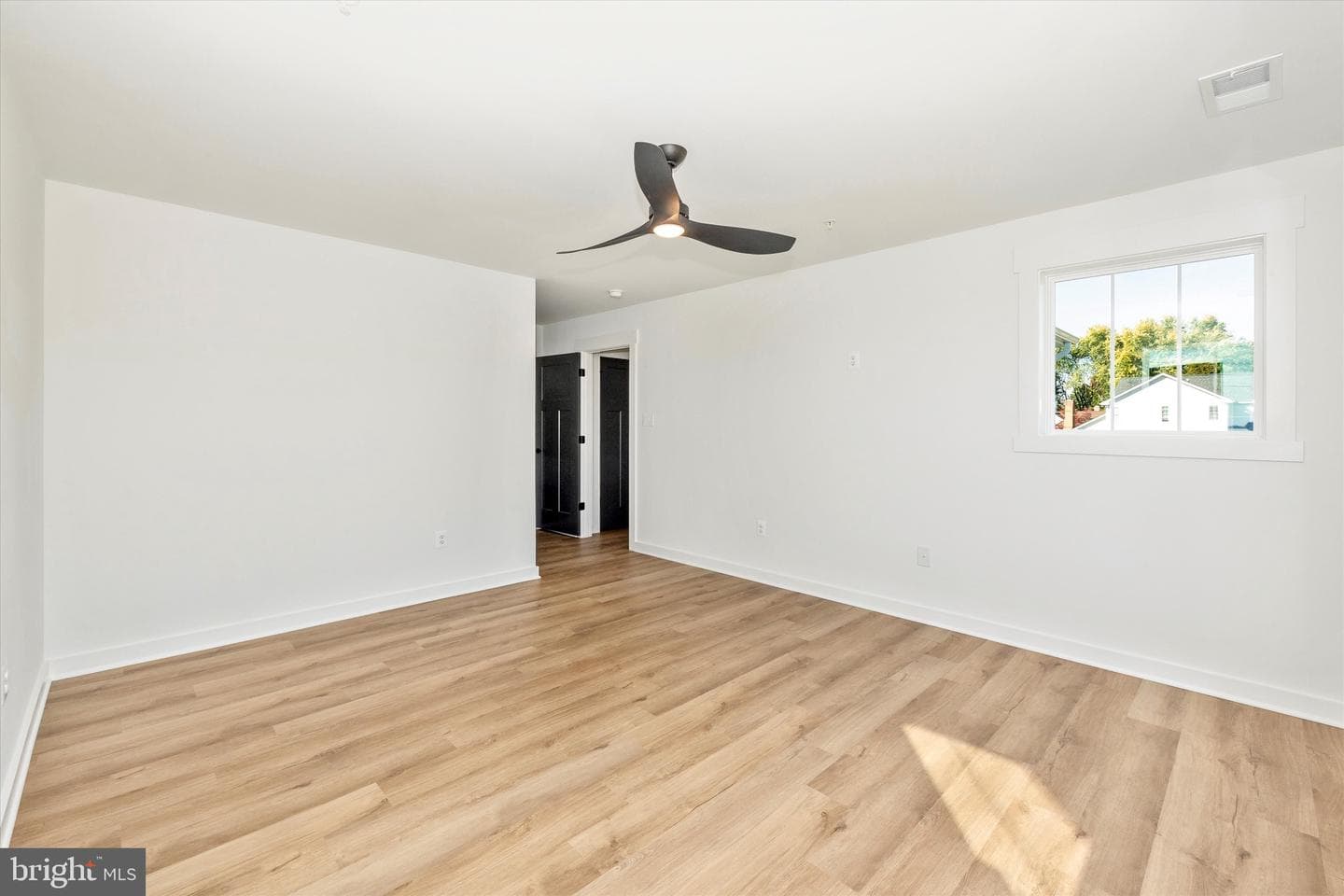 1383 Shannon Drive S photo 29