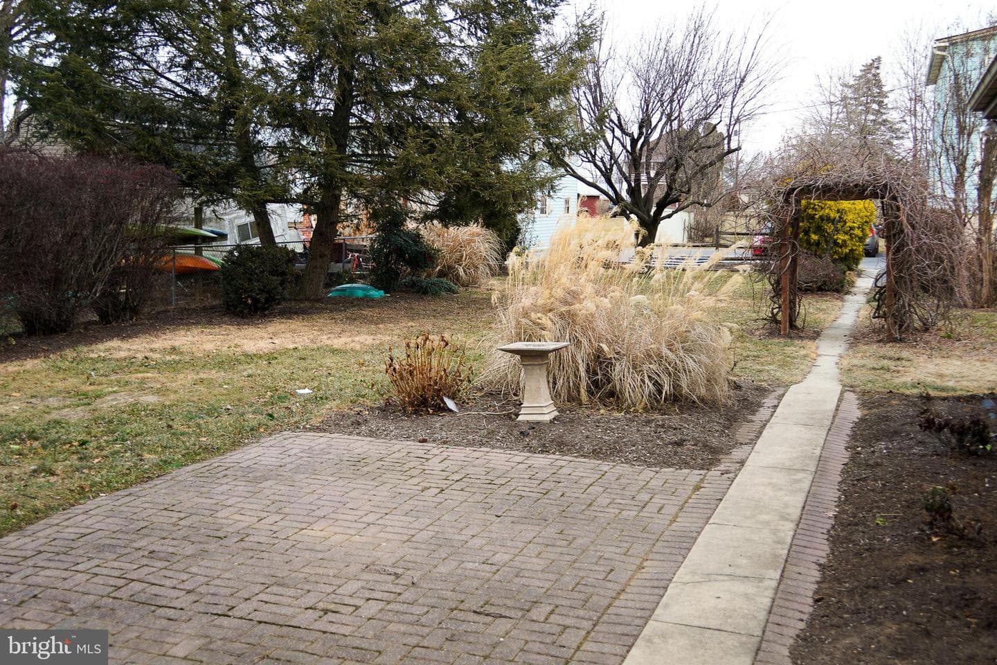 250 East Madison Street photo 8