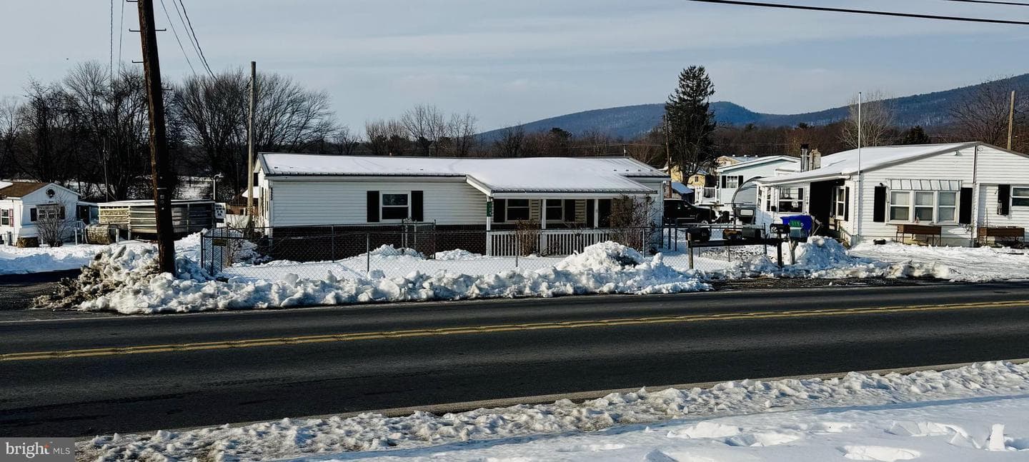 125 Anthony Highway photo 2