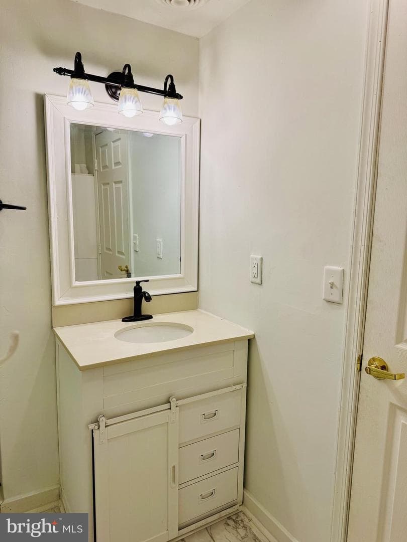 125 Anthony Highway photo 25