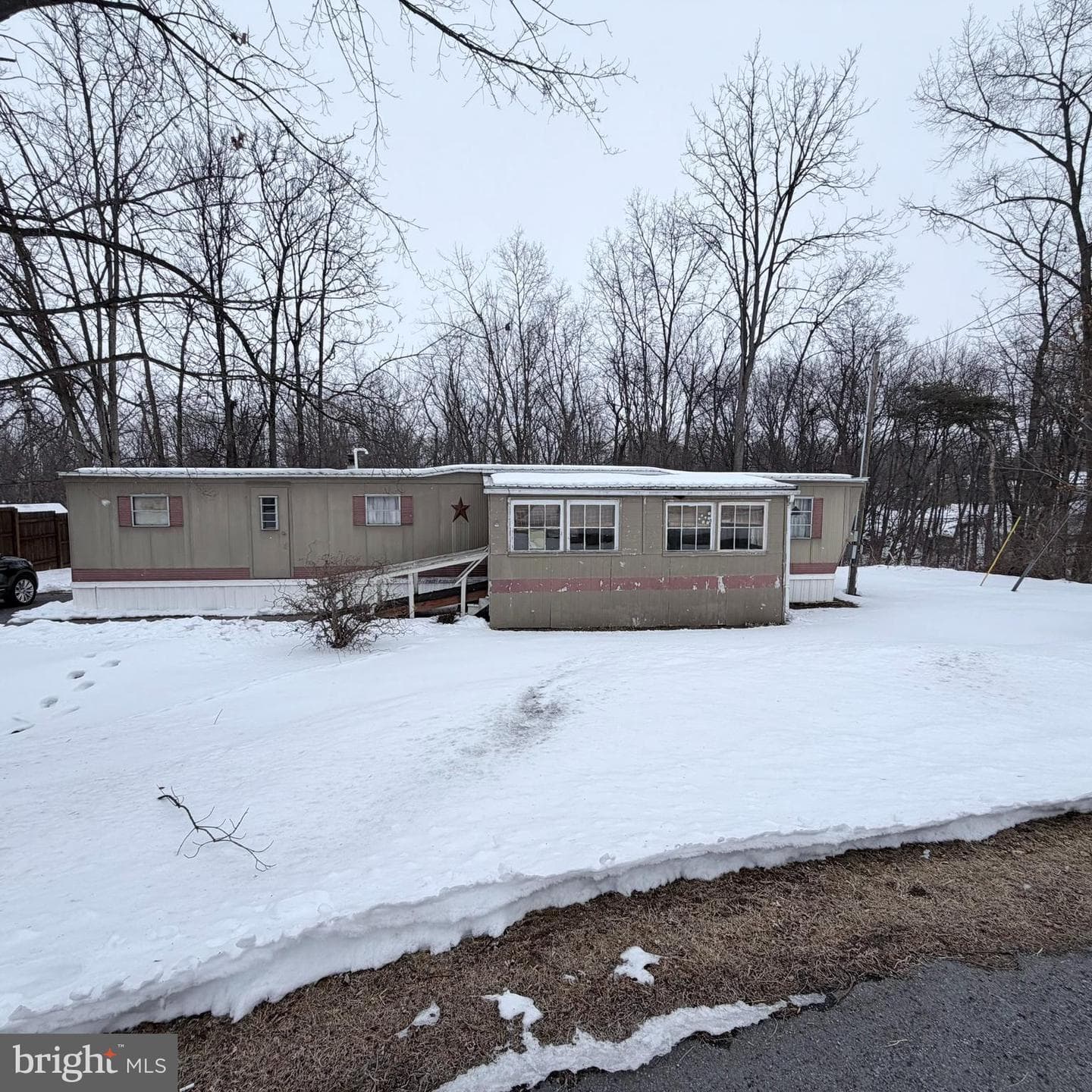 1437 Pleasant View Drive photo 2