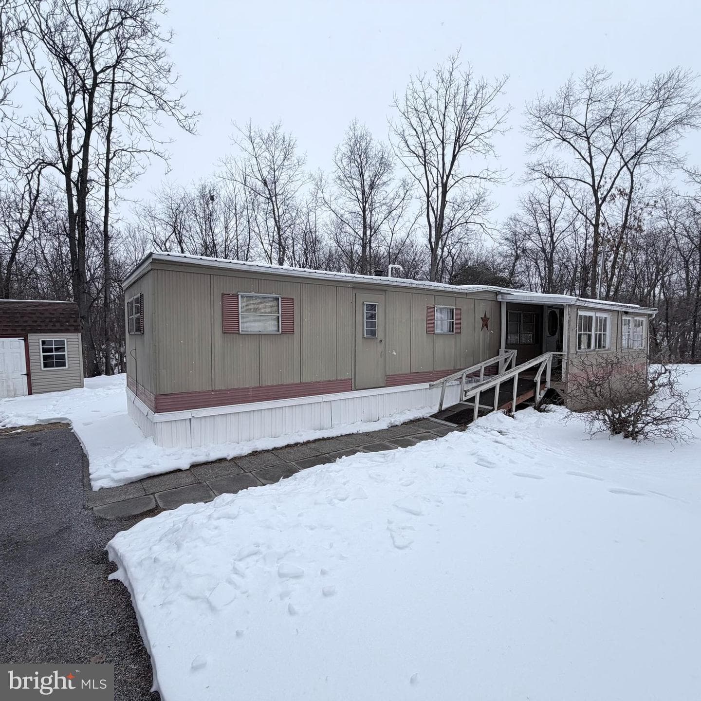 1437 Pleasant View Drive photo 4