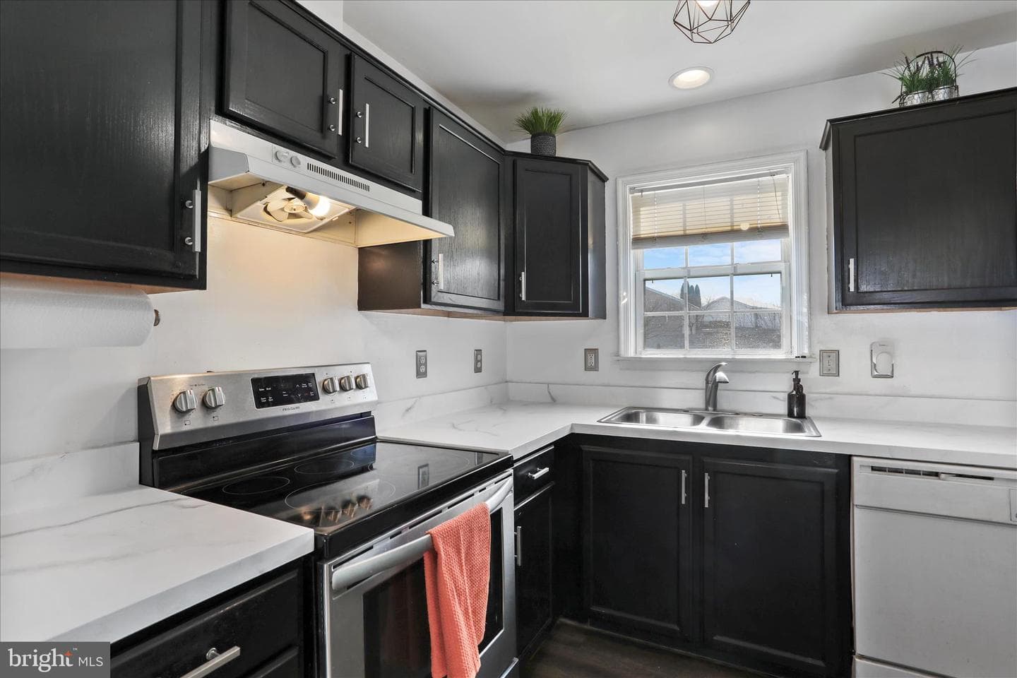 2828 Falling Spring Road photo 12