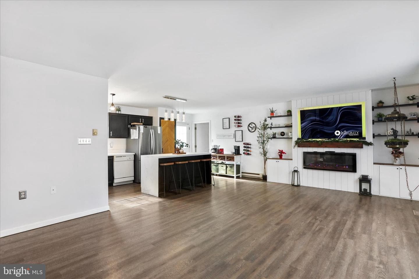 2828 Falling Spring Road photo 5