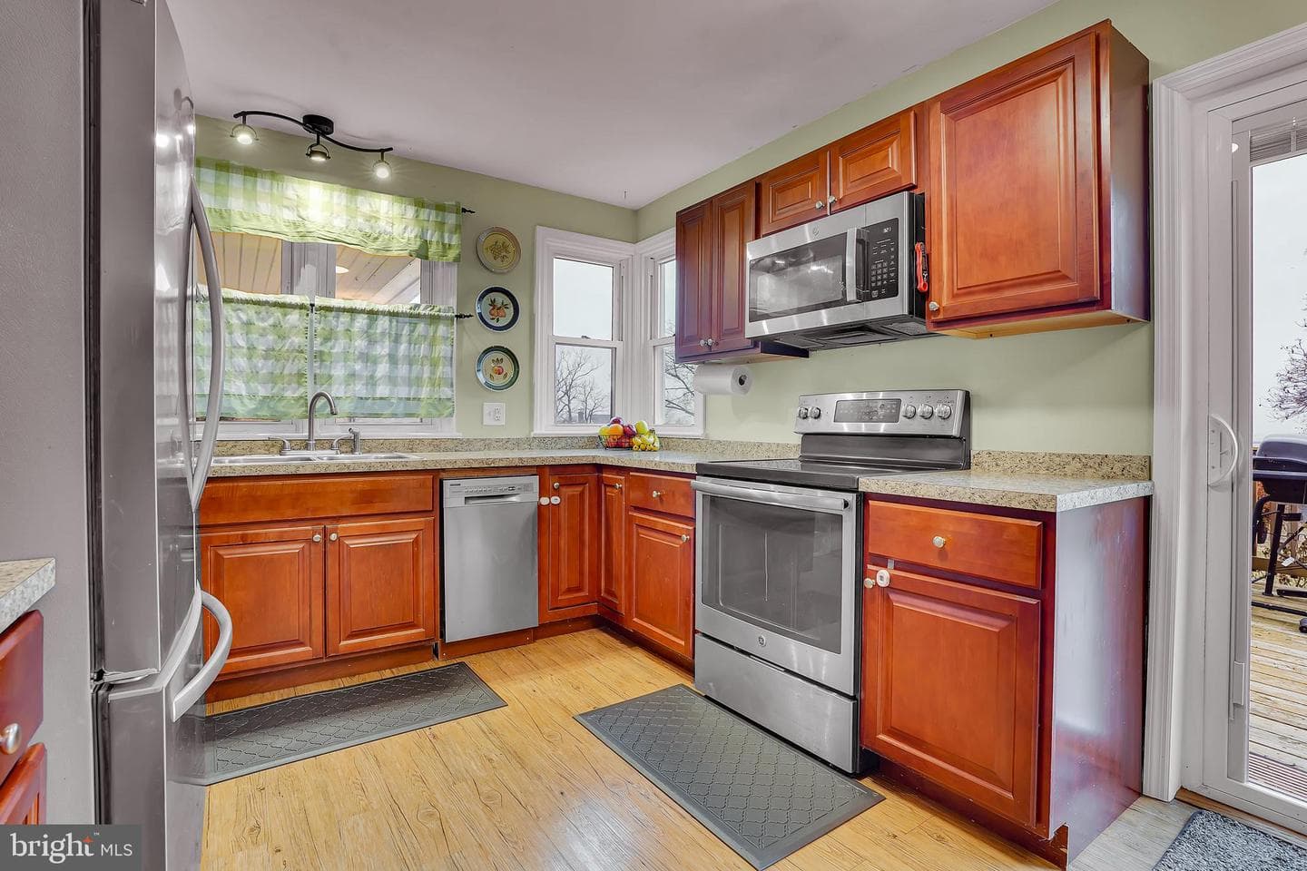 10808 Lincoln Way W photo 7