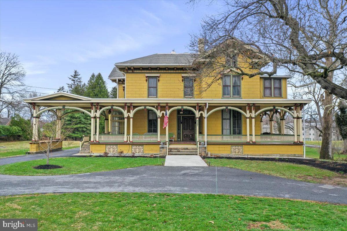 827 Philadelphia Avenue, Chambersburg