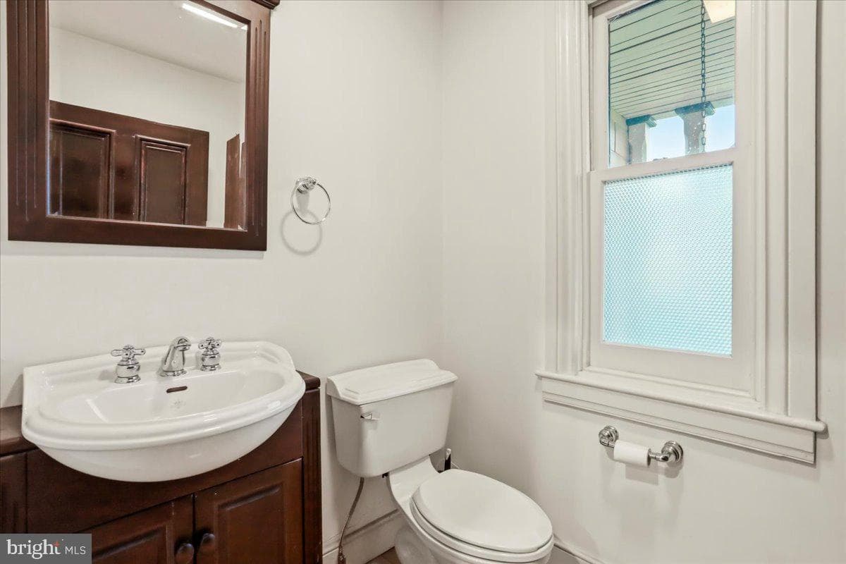 827 Philadelphia Avenue photo 36