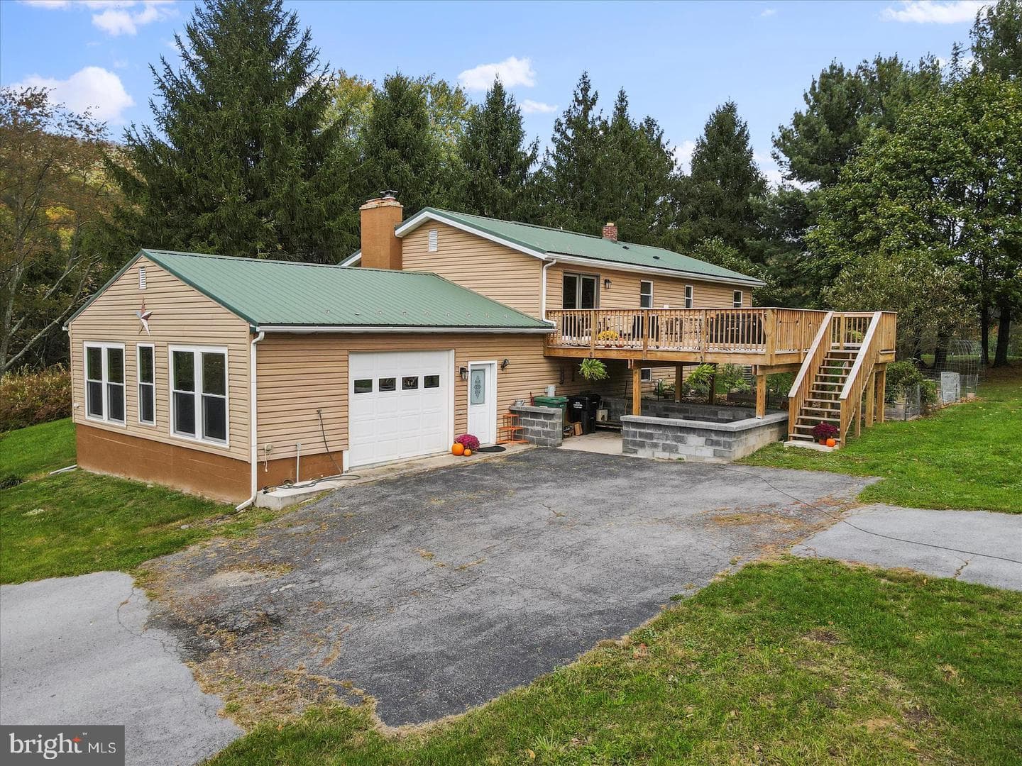 8470 Ward Drive photo 2