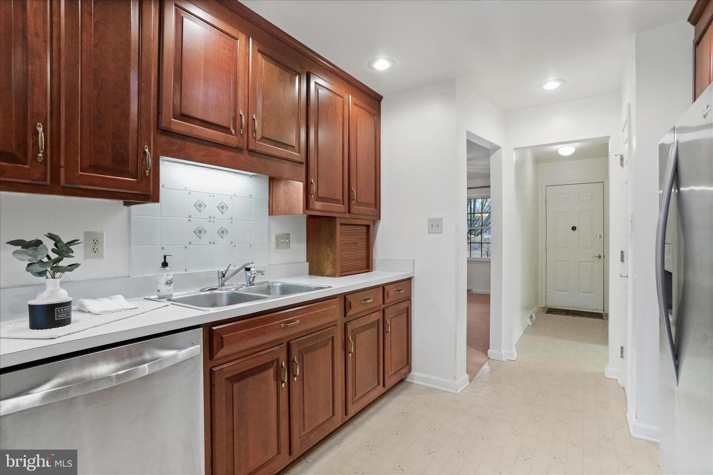 7010 Fairway Oaks photo 15
