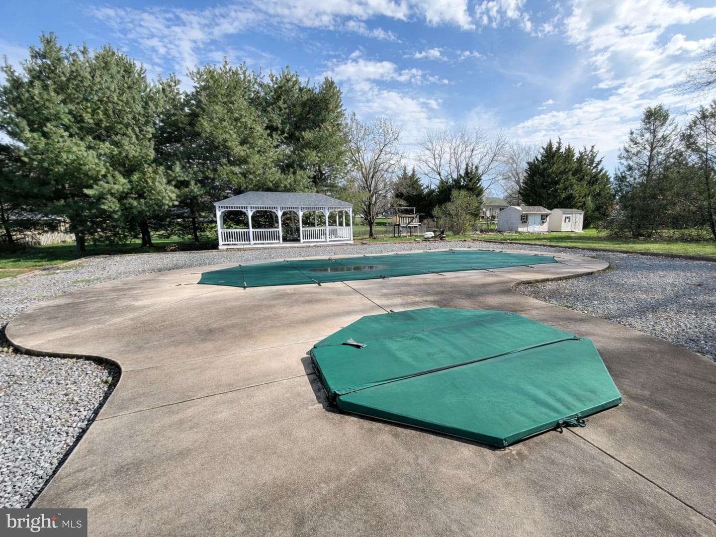 1585 Marilyn Court photo 18