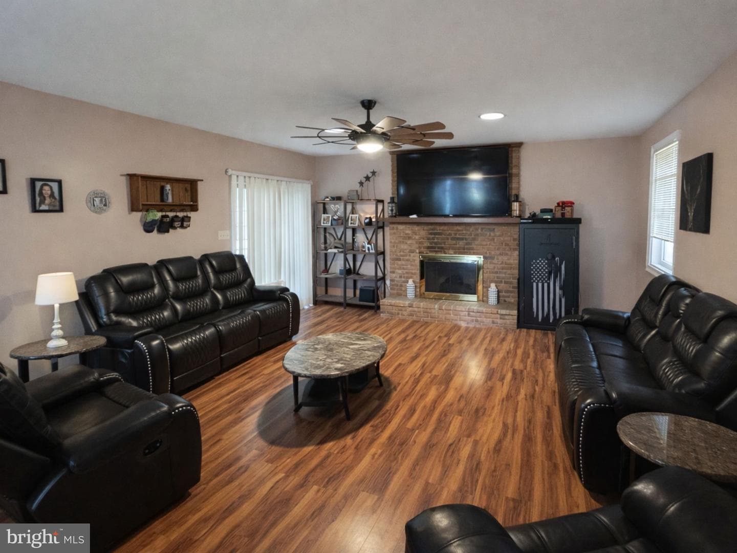 1585 Marilyn Court photo 5