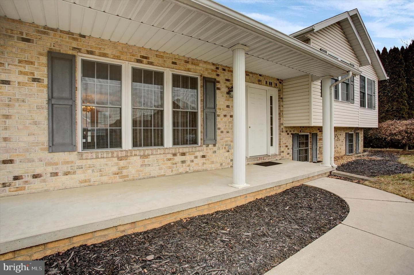 345 Suelinn Drive photo 2