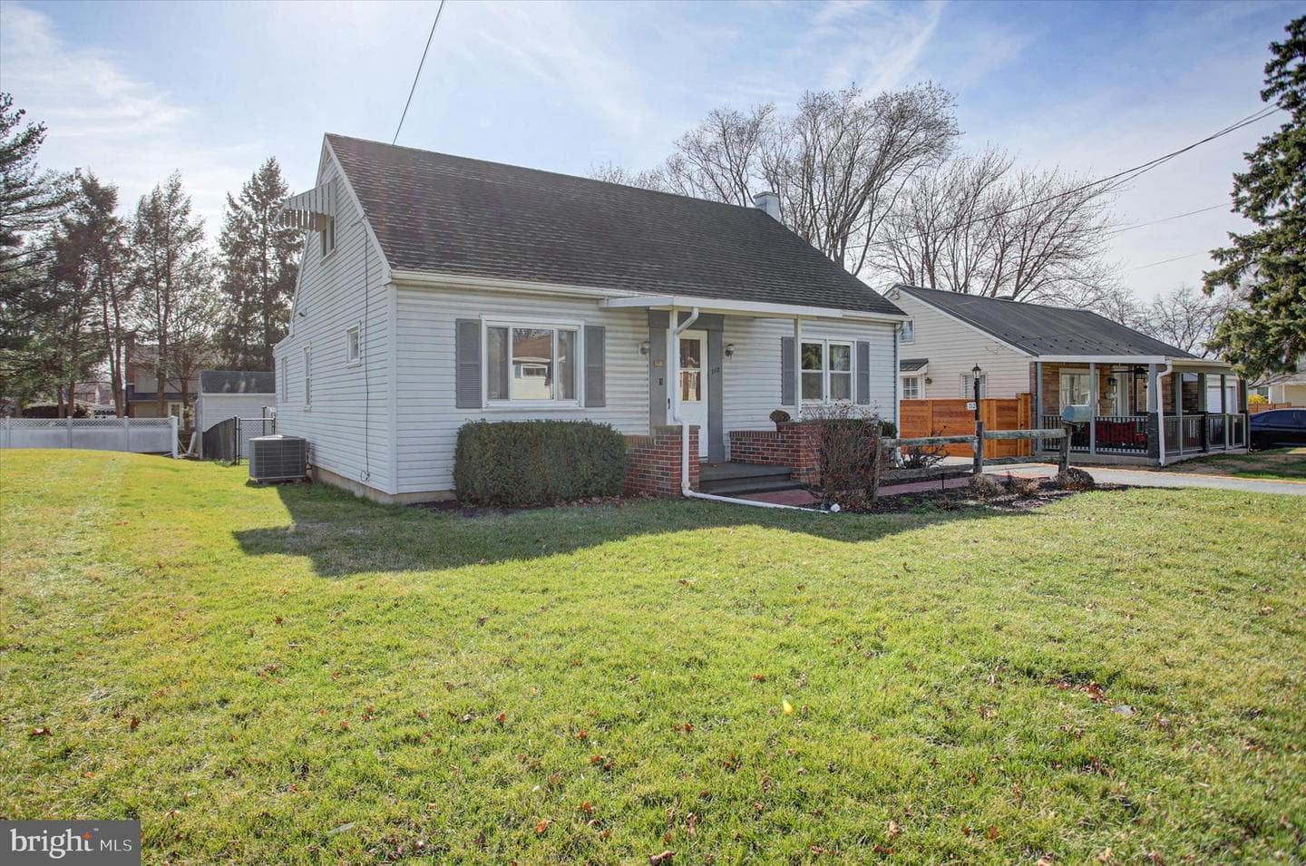 712 Stanley Avenue photo 4