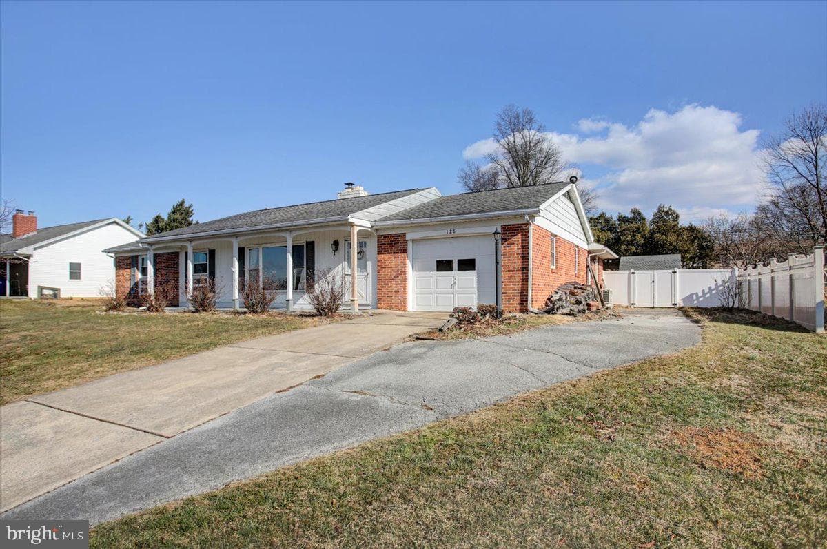 128 Hillside Drive photo 4