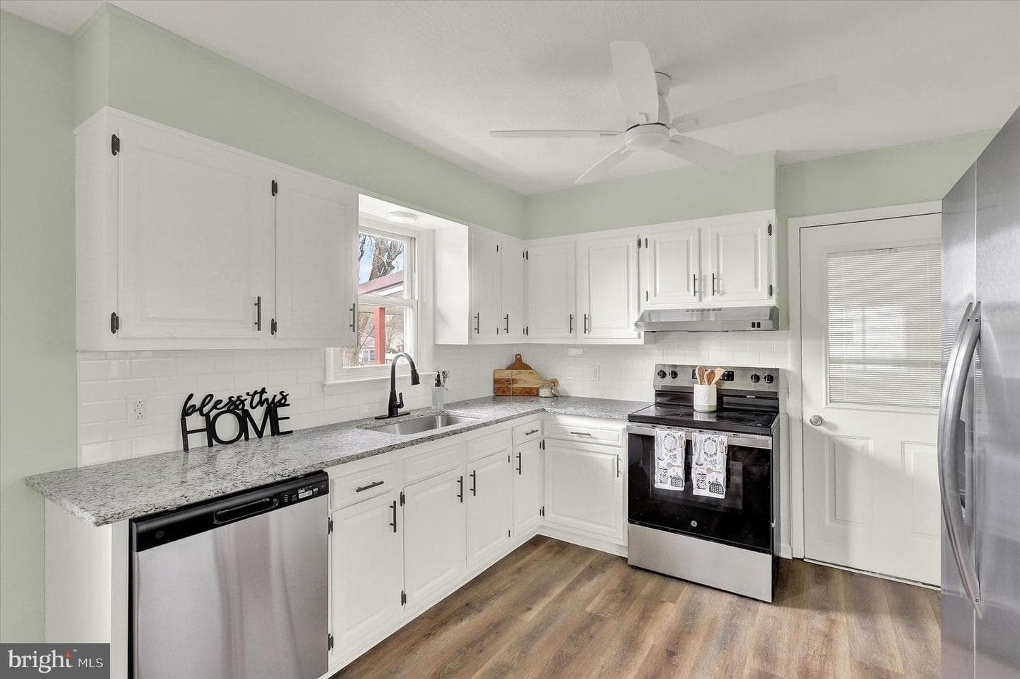1370 3rd Avenue photo 7