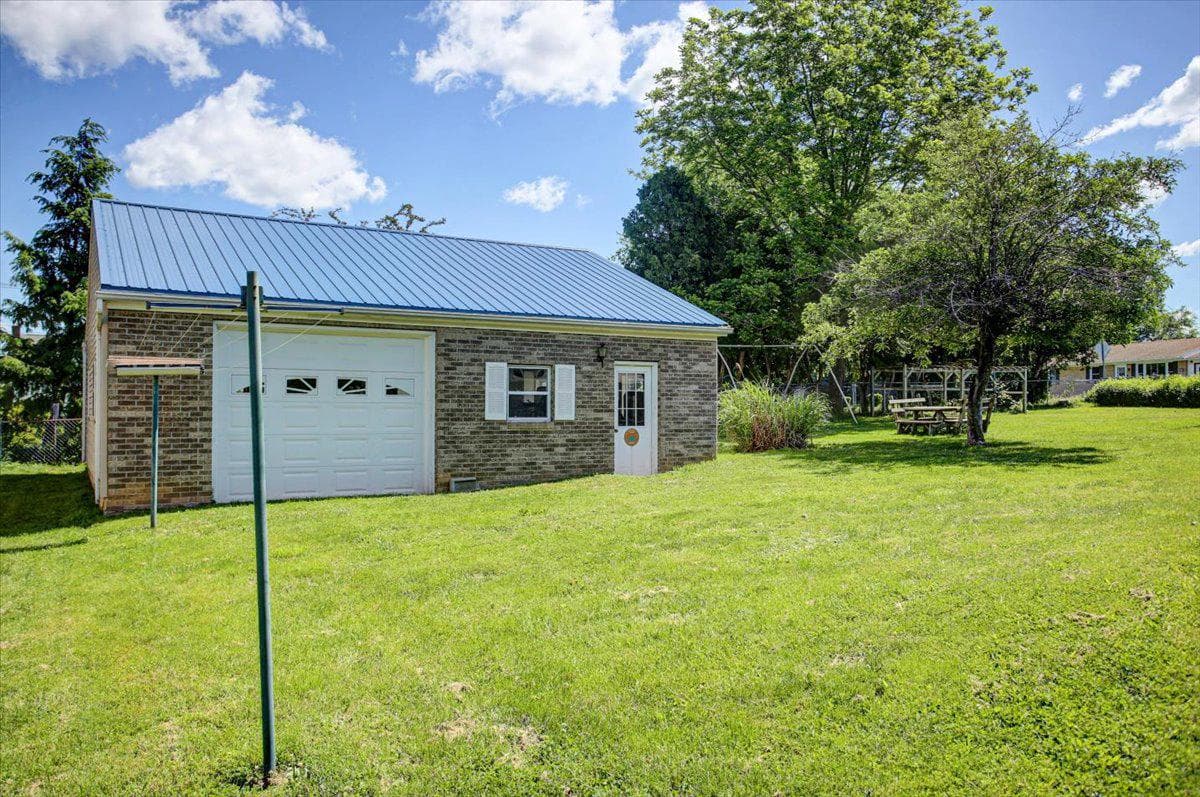 1343 Second Avenue photo 9