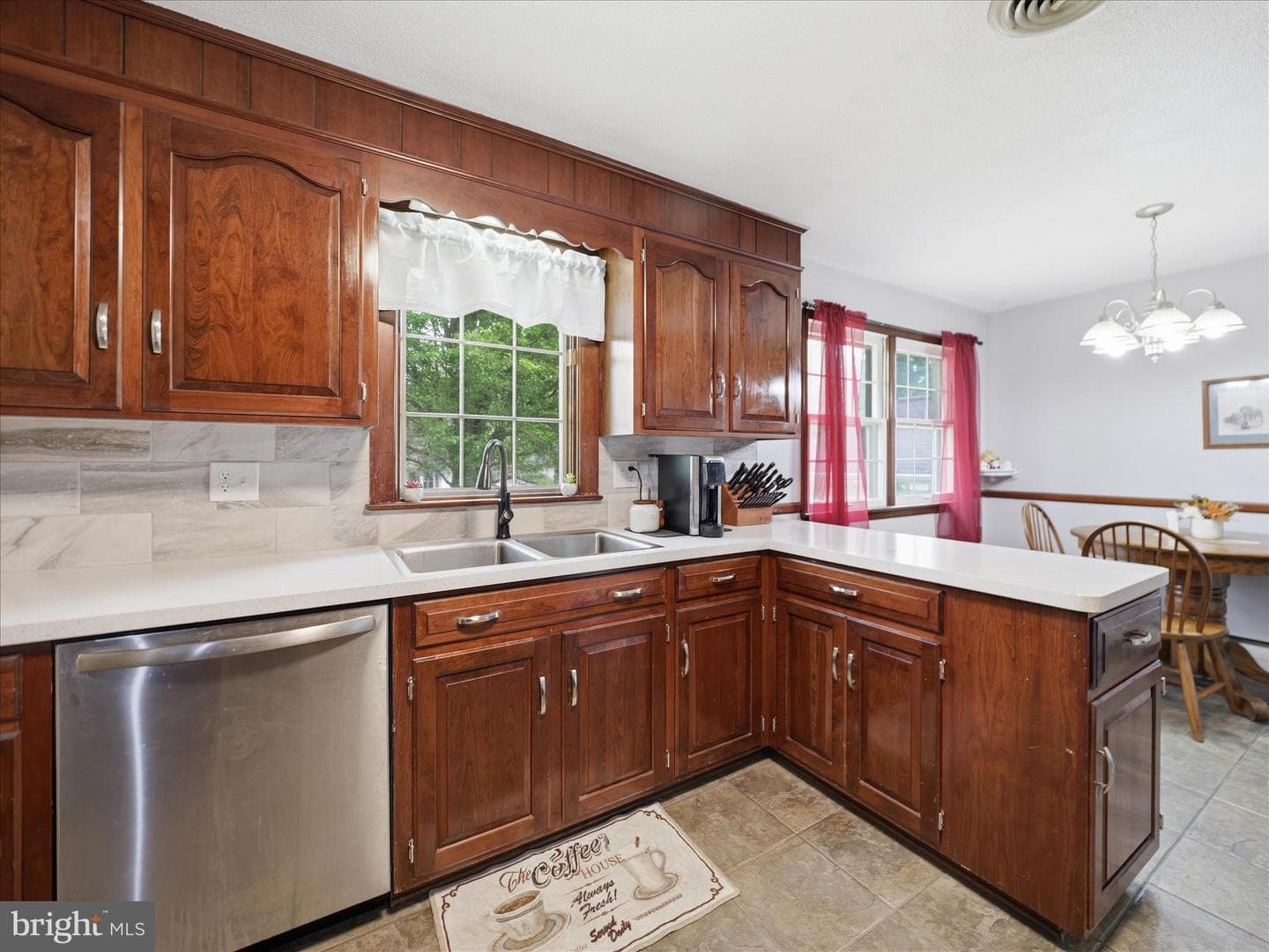 173 Colonial Drive photo 12