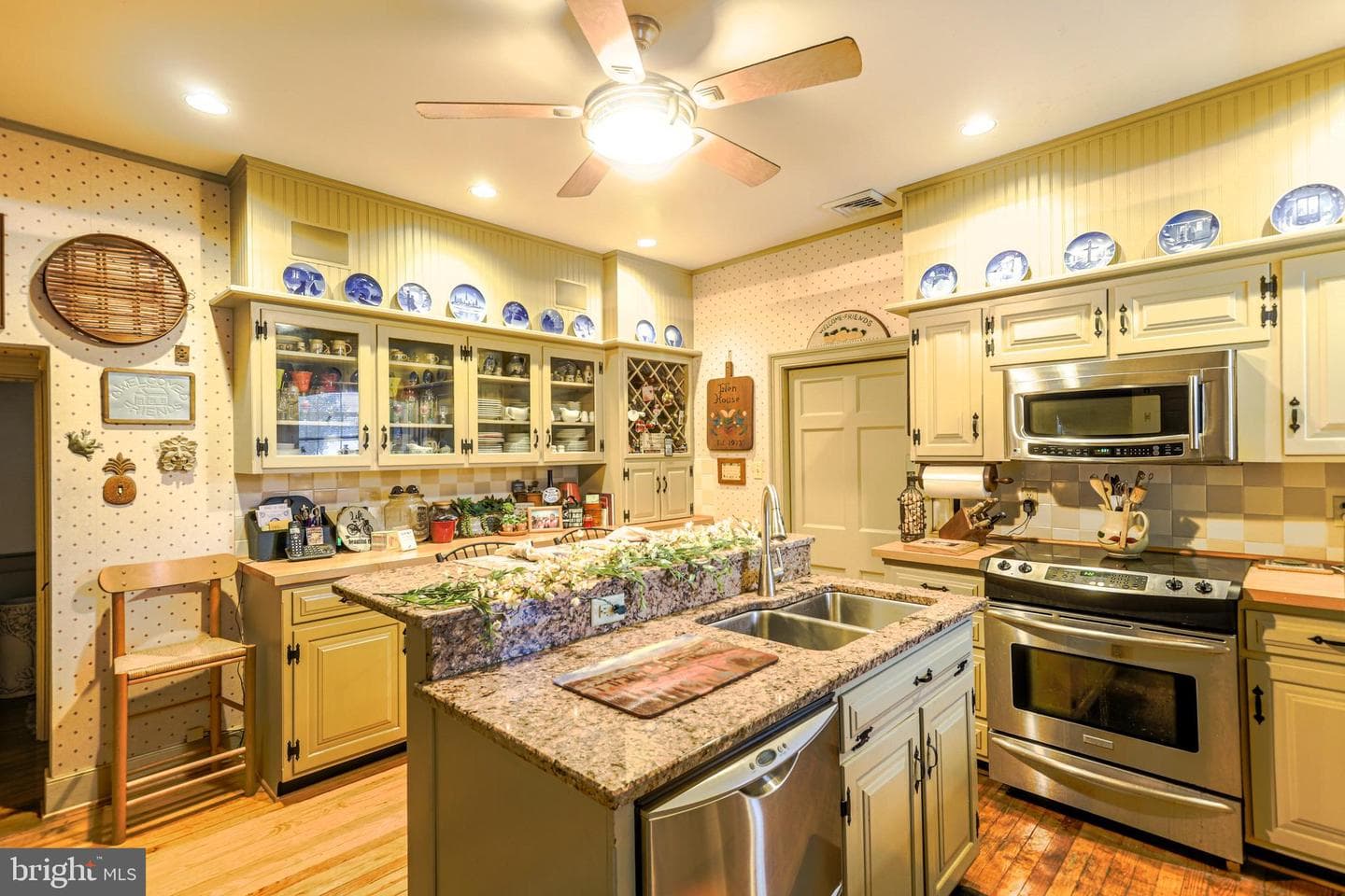 5645 Greenvillage Road photo 10