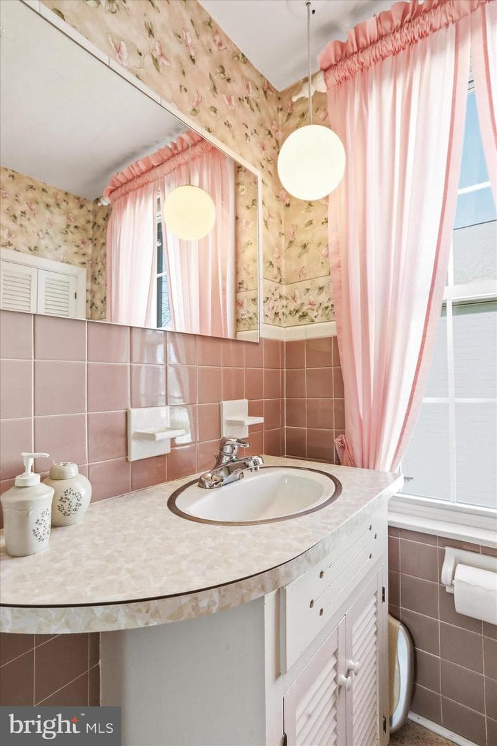 132 Faust Street photo 42