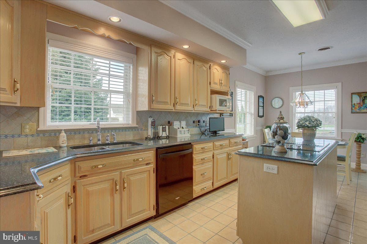 84 Monroe Drive photo 17