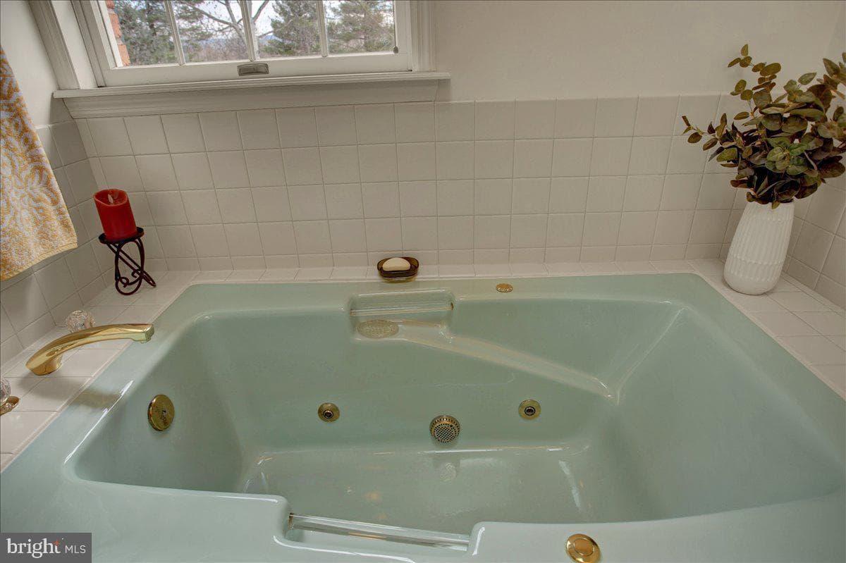 84 Monroe Drive photo 35
