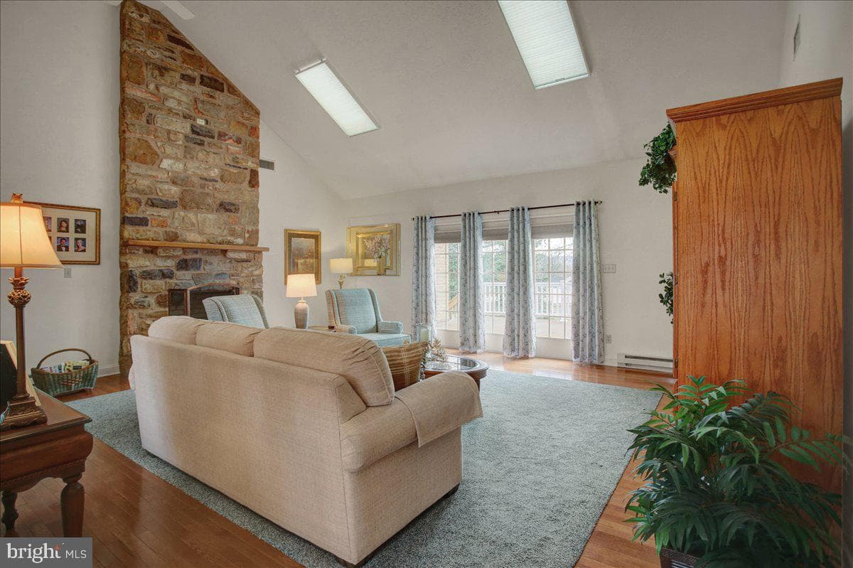 84 Monroe Drive photo 9