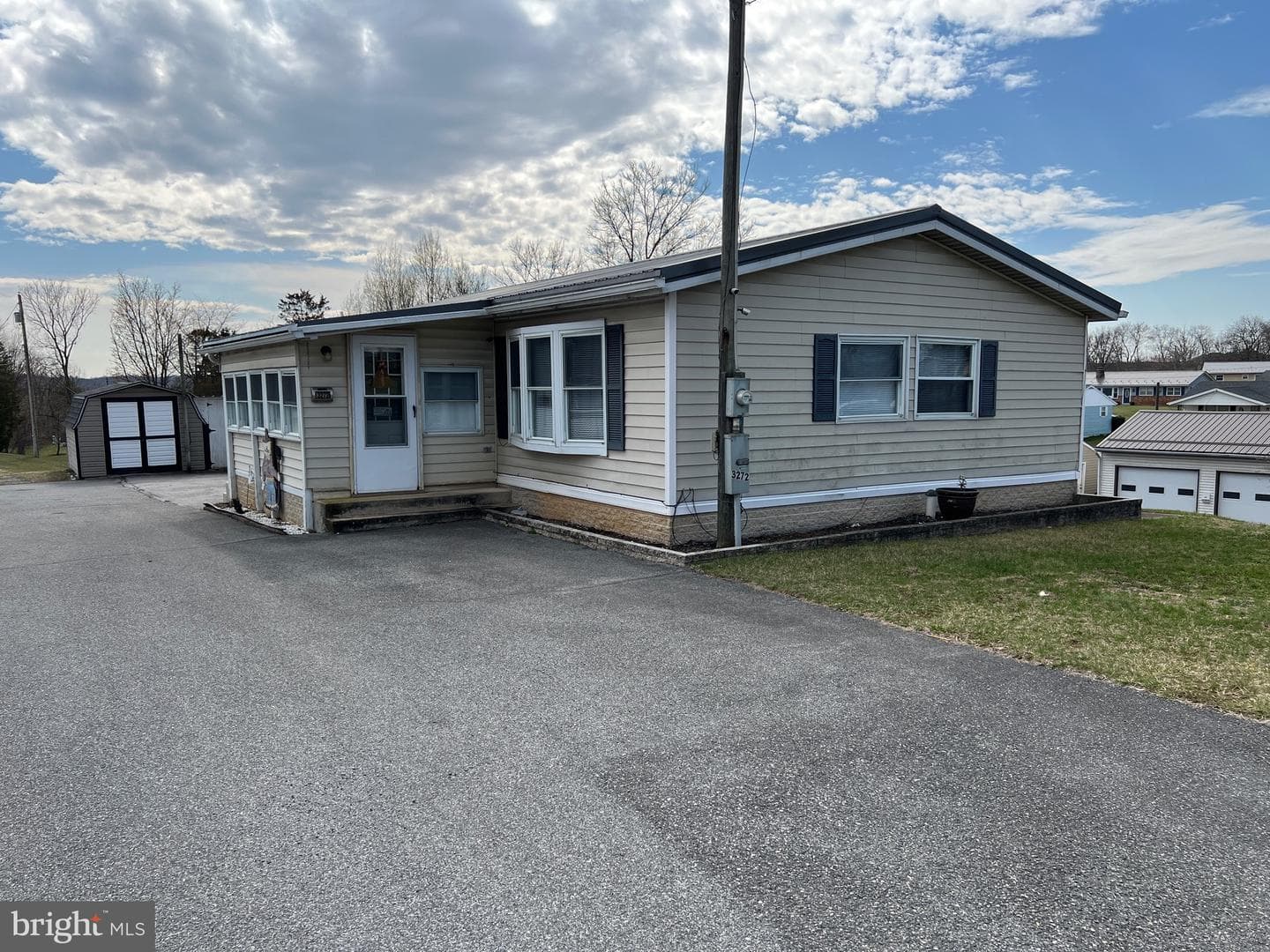 3272 Buchanan Trail W