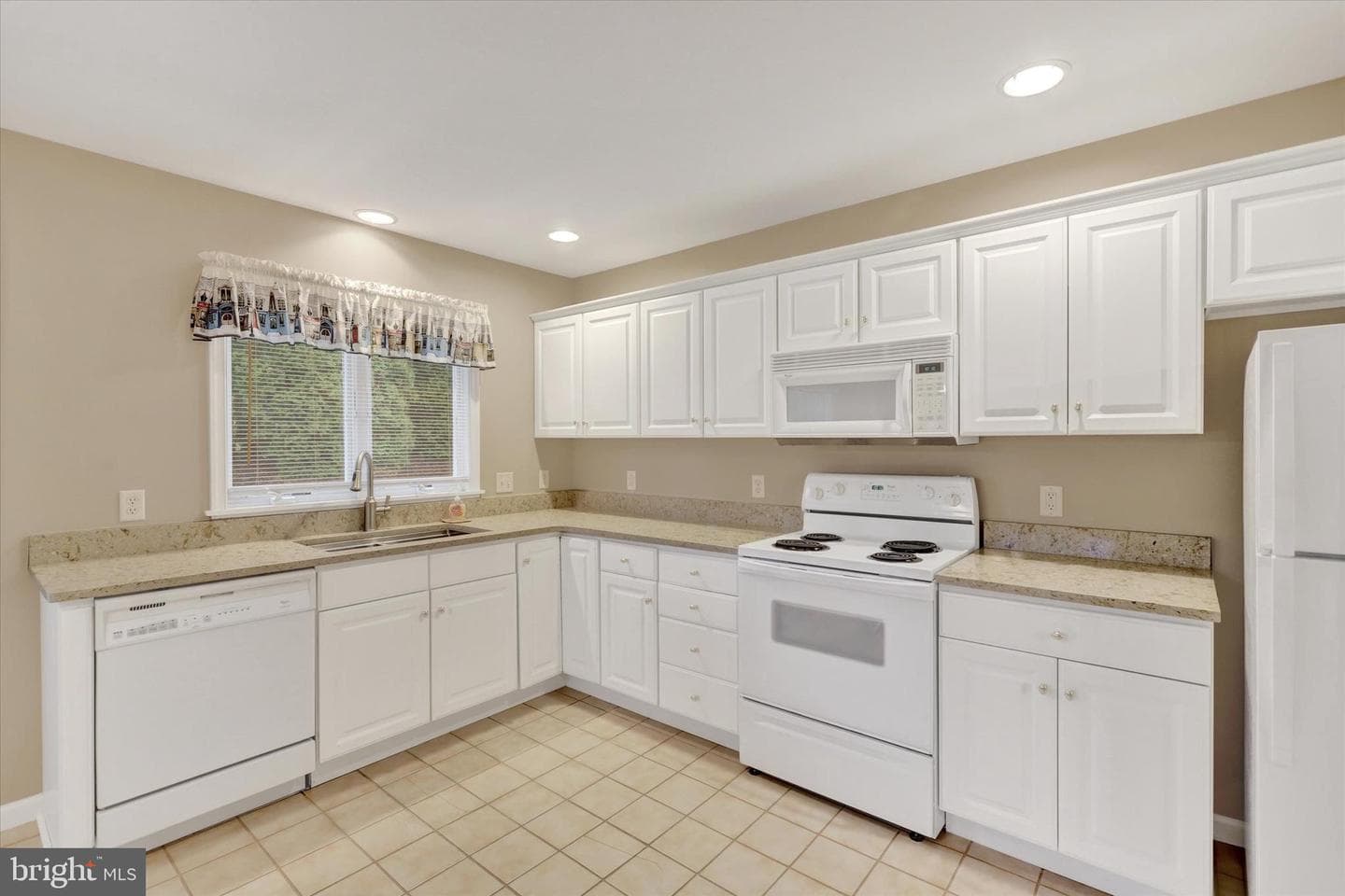 2324 Aronimink Circle photo 13