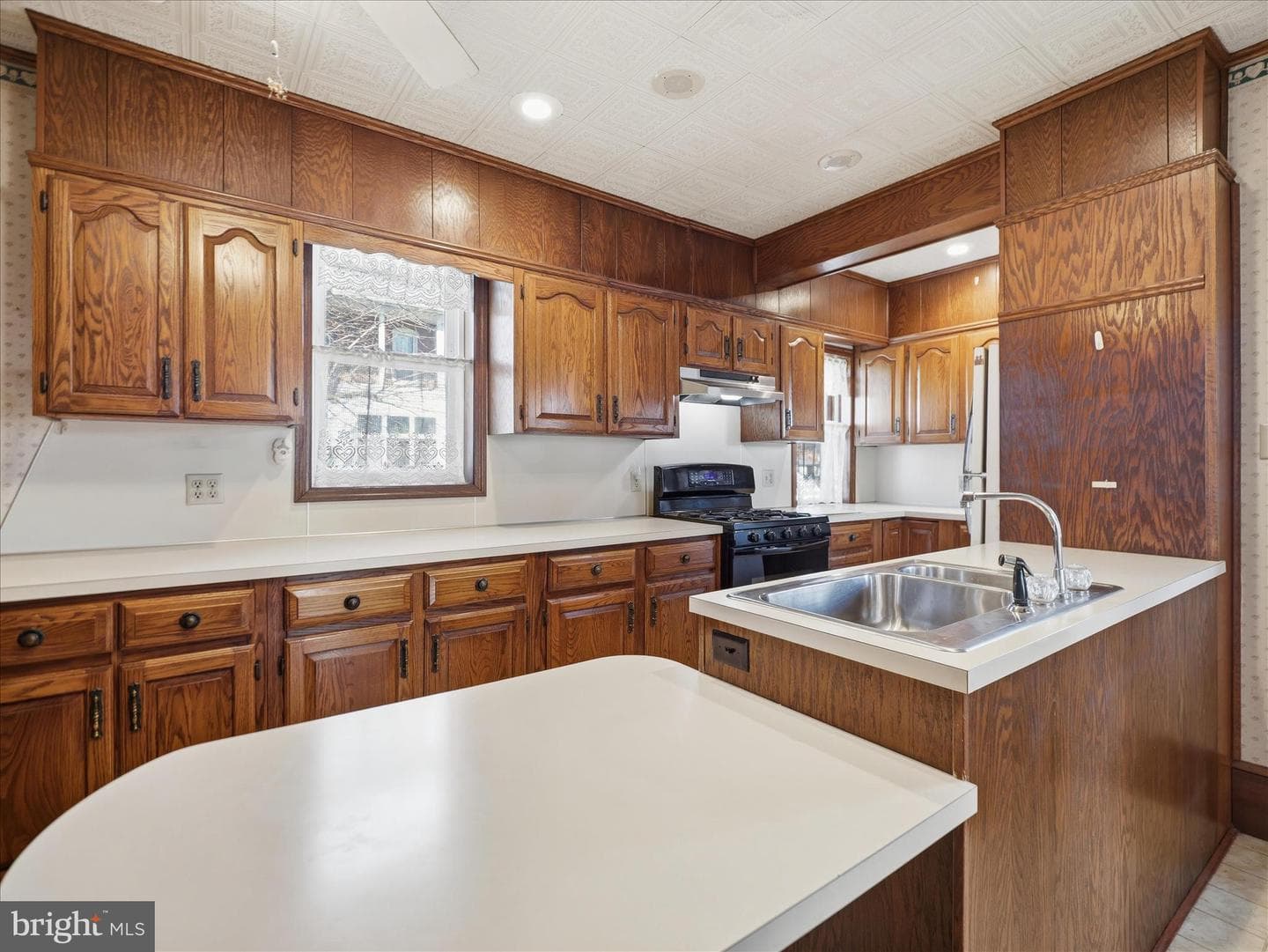 231 Fairview Avenue W photo 17