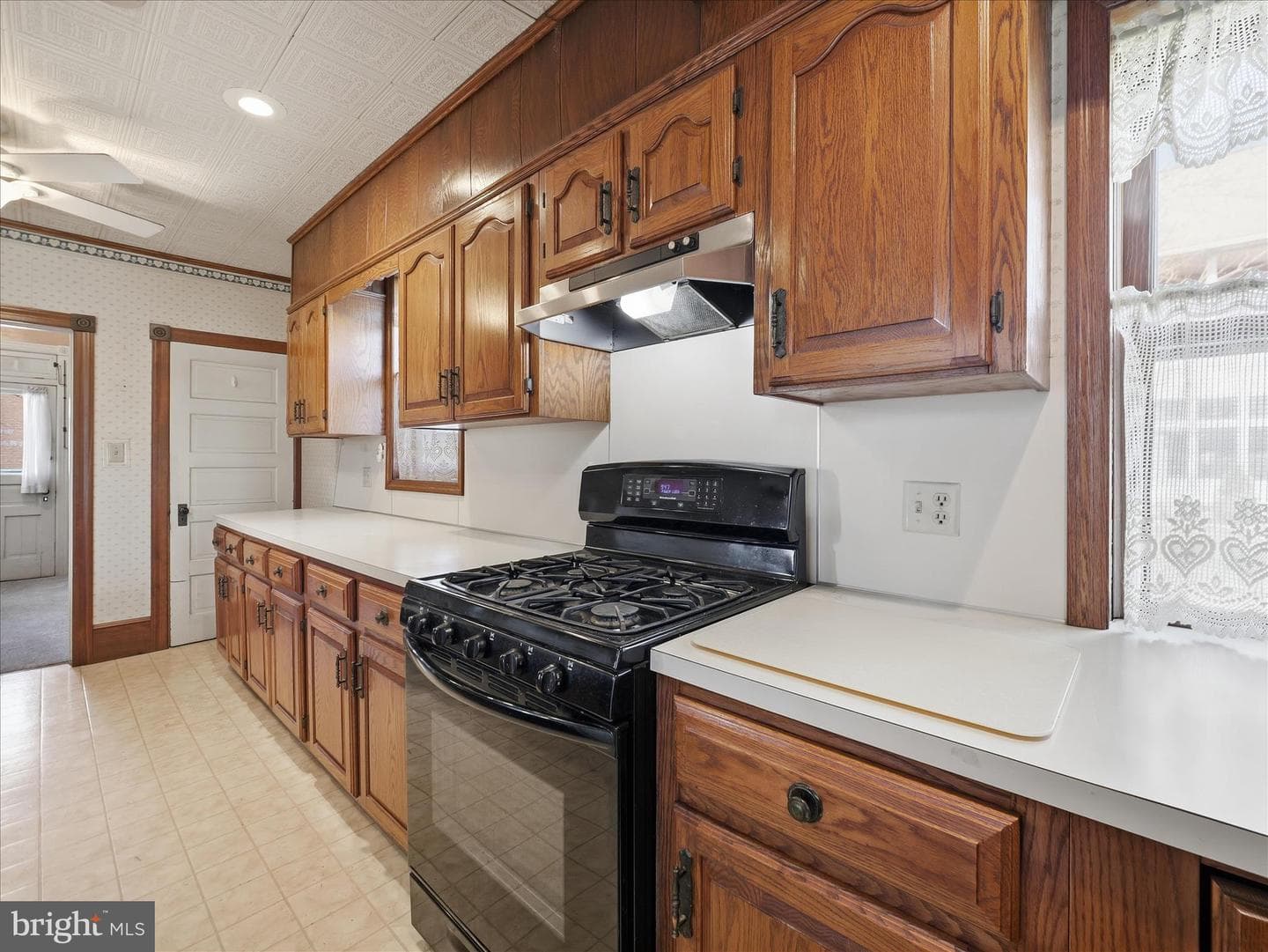 231 Fairview Avenue W photo 18