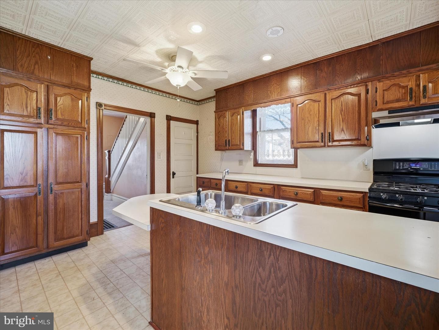 231 Fairview Avenue W photo 19