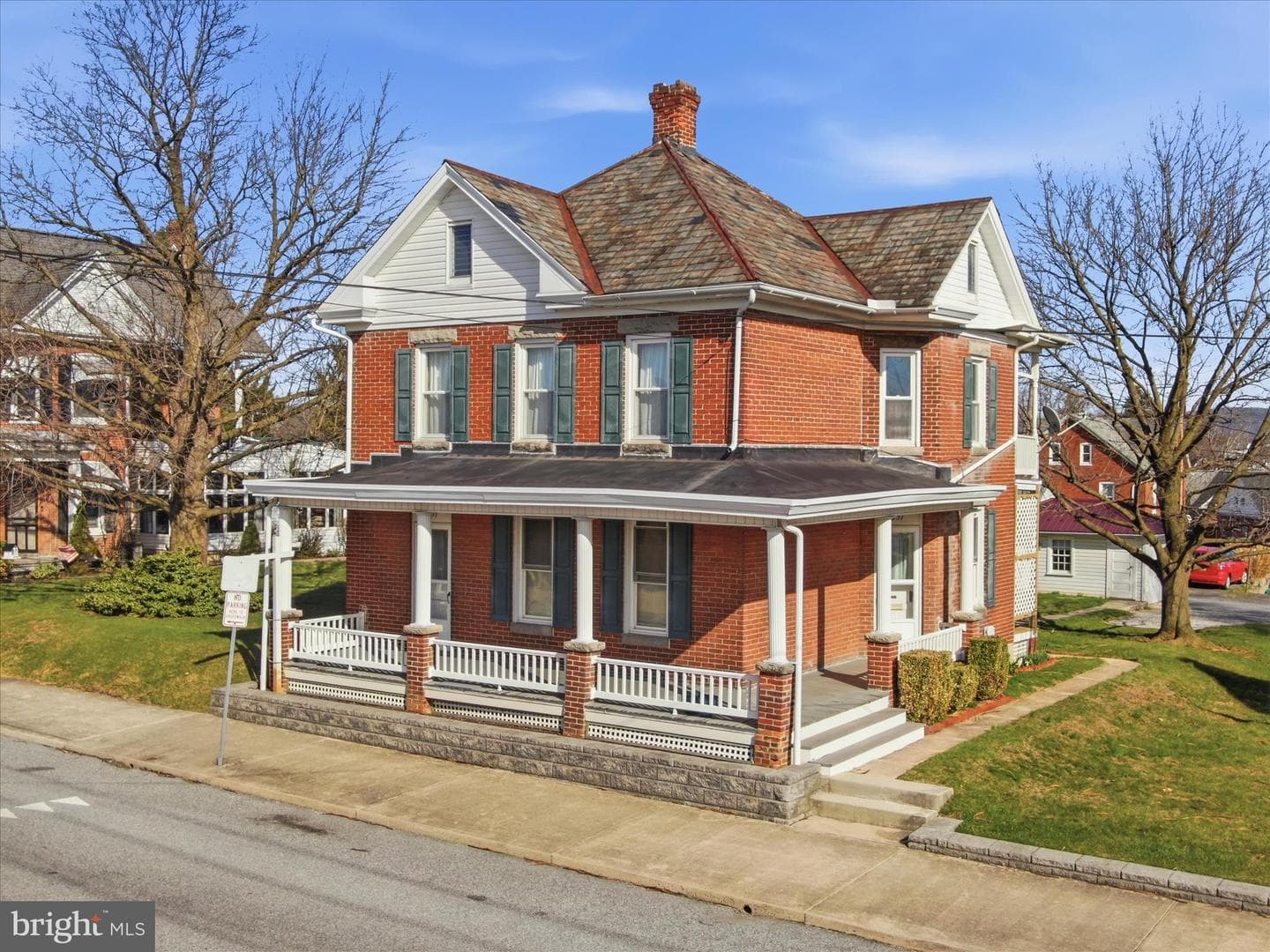 231 Fairview Avenue W photo 2