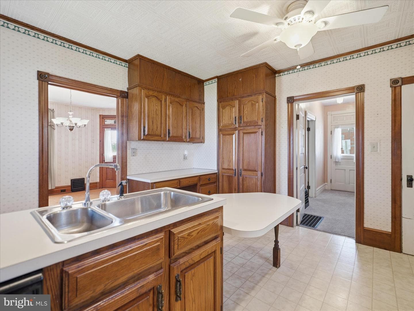 231 Fairview Avenue W photo 20