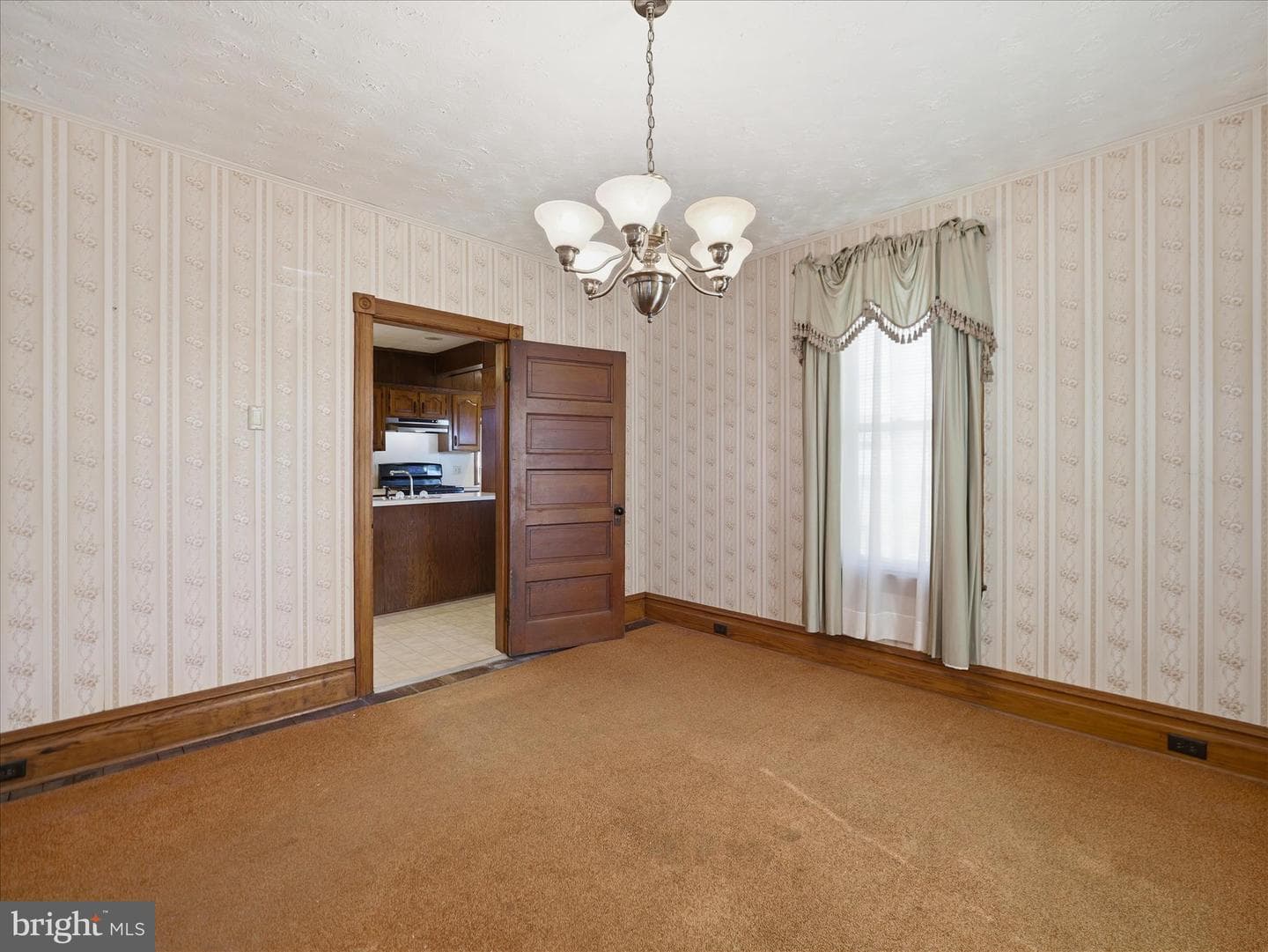 231 Fairview Avenue W photo 21