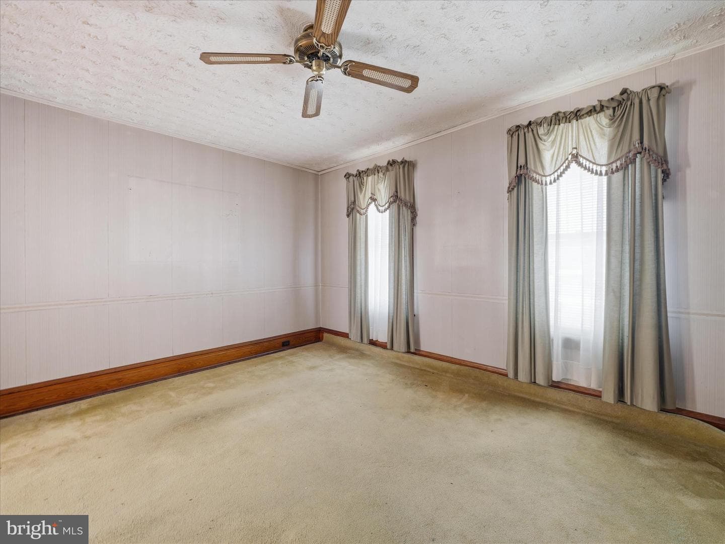 231 Fairview Avenue W photo 25