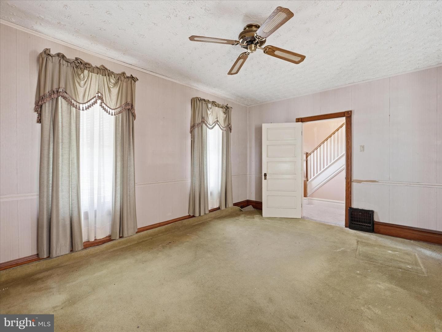231 Fairview Avenue W photo 26