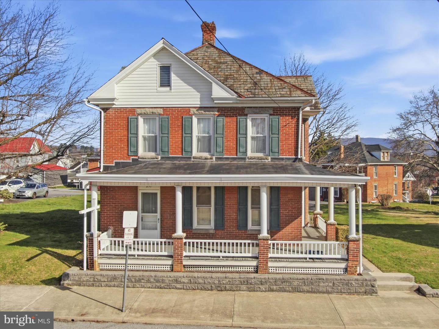 231 Fairview Avenue W photo 3