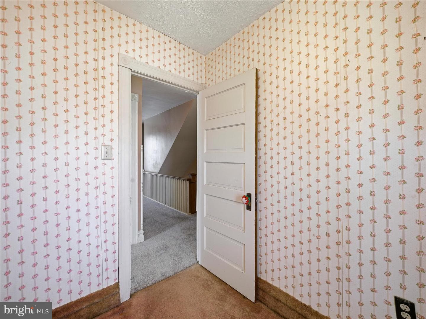 231 Fairview Avenue W photo 34