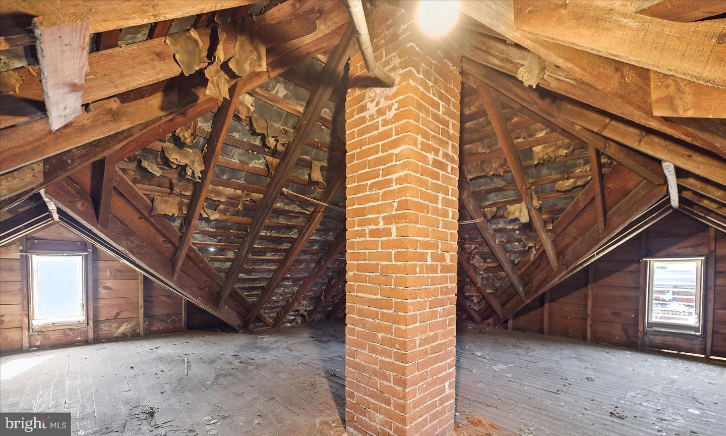 231 Fairview Avenue W photo 36