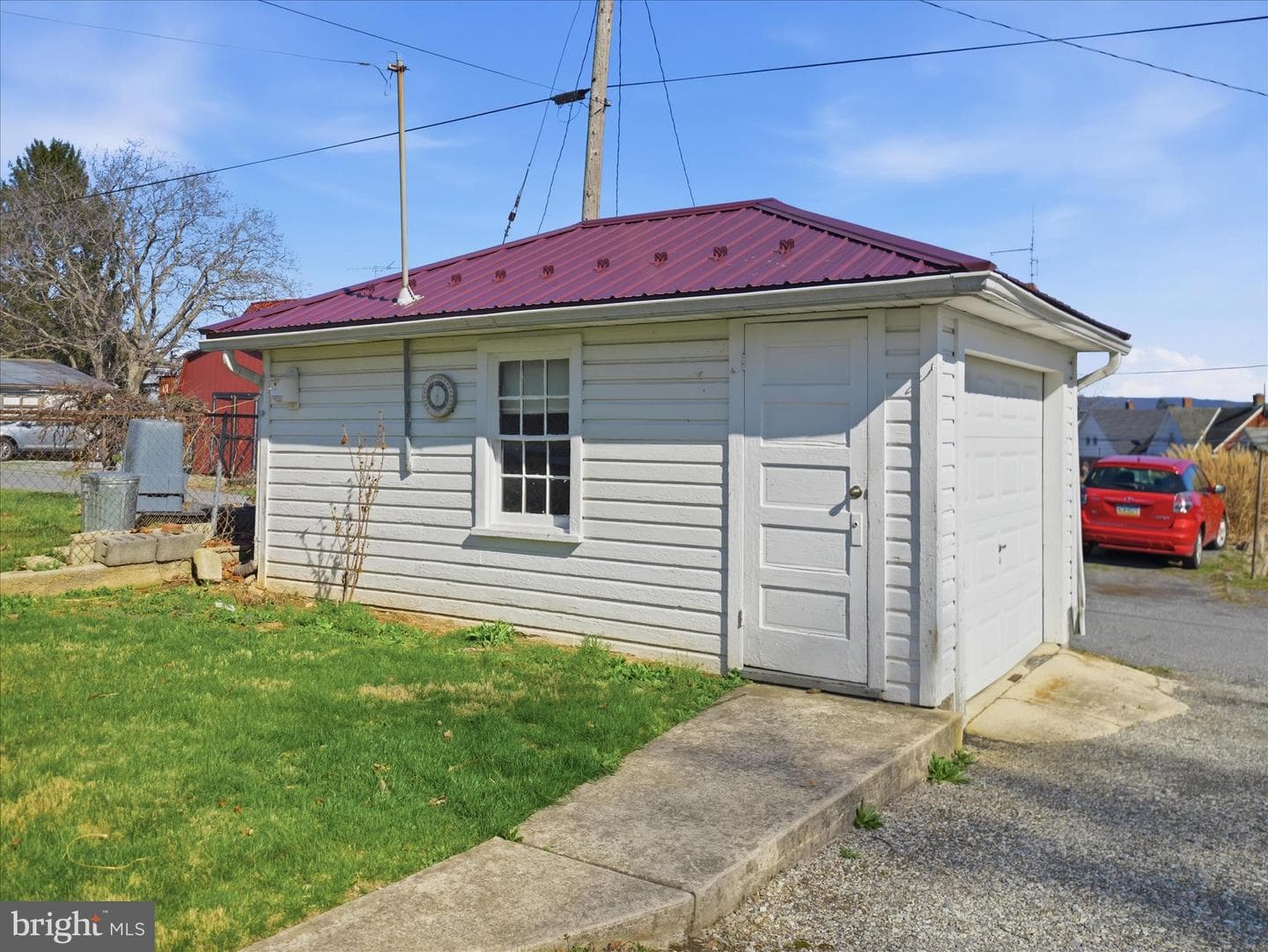 231 Fairview Avenue W photo 38