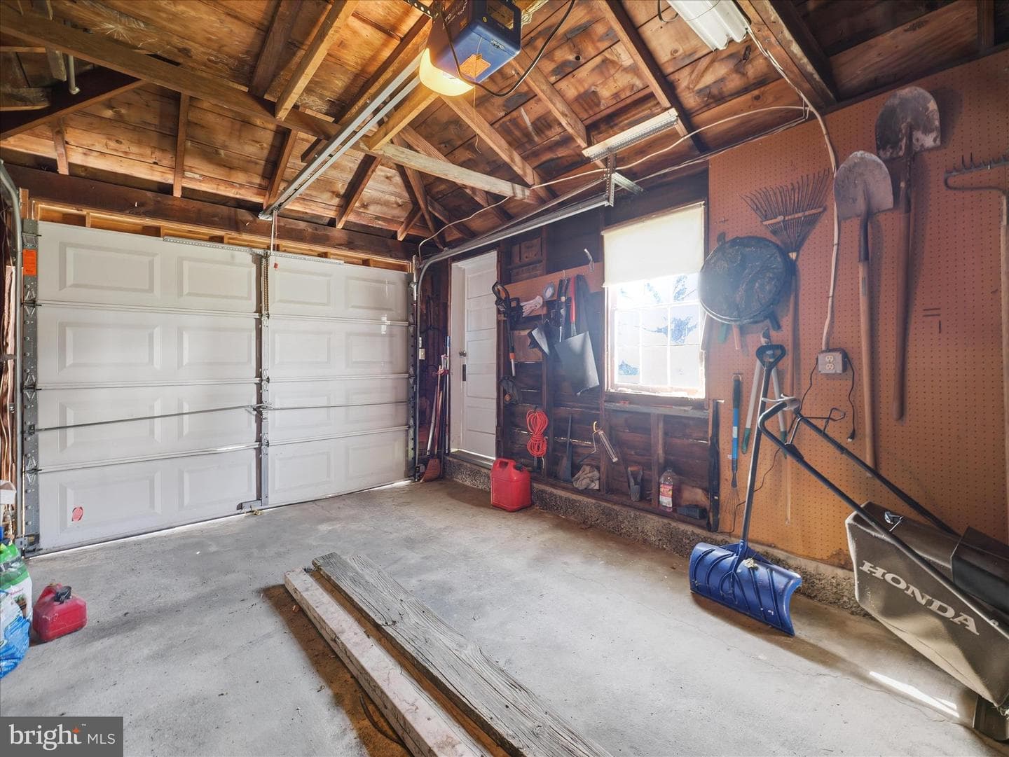 231 Fairview Avenue W photo 39