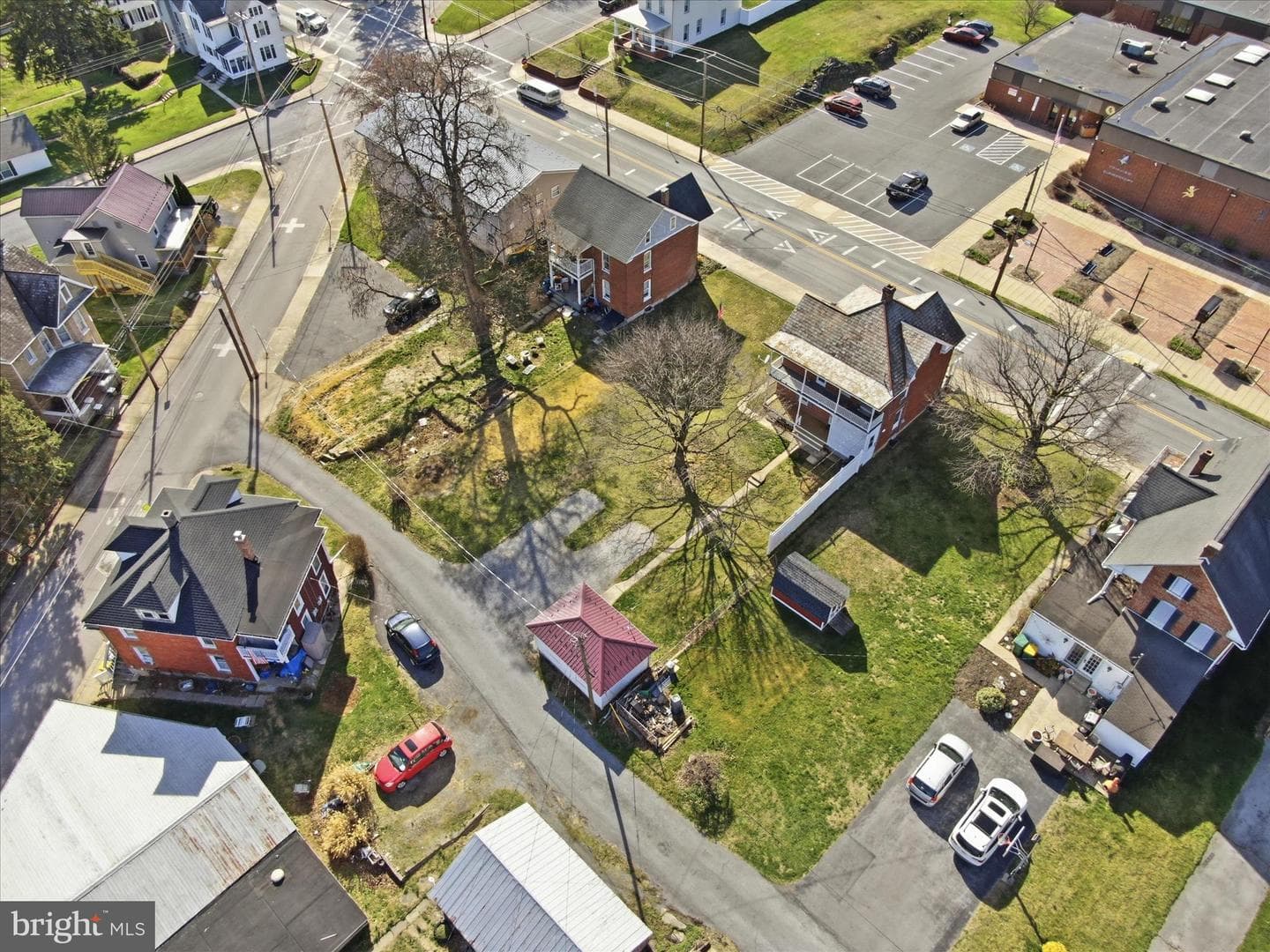 231 Fairview Avenue W photo 40