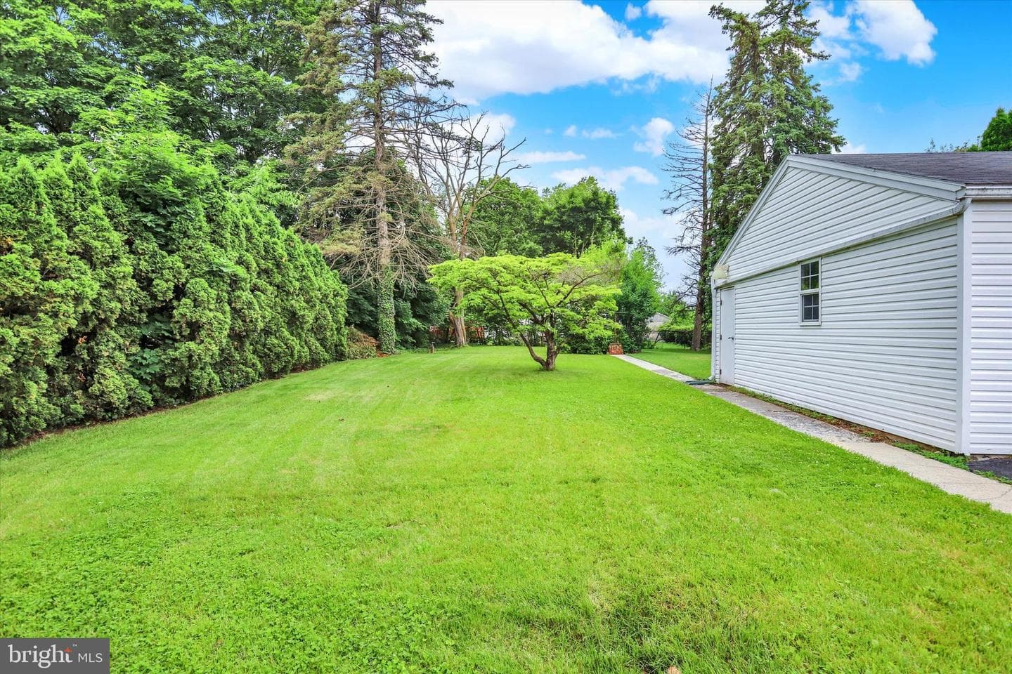 777 Blanchard Avenue photo 16