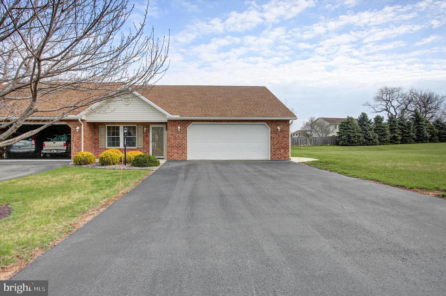 139 Central Way photo 2