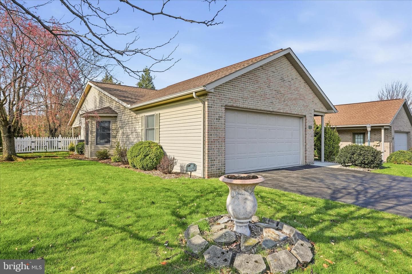 312 Woodvale Drive photo 5